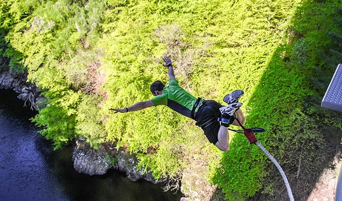 how dangerous is bungee jumping