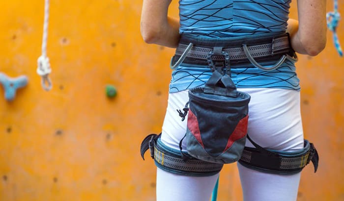 how to attach chalk bag to harness