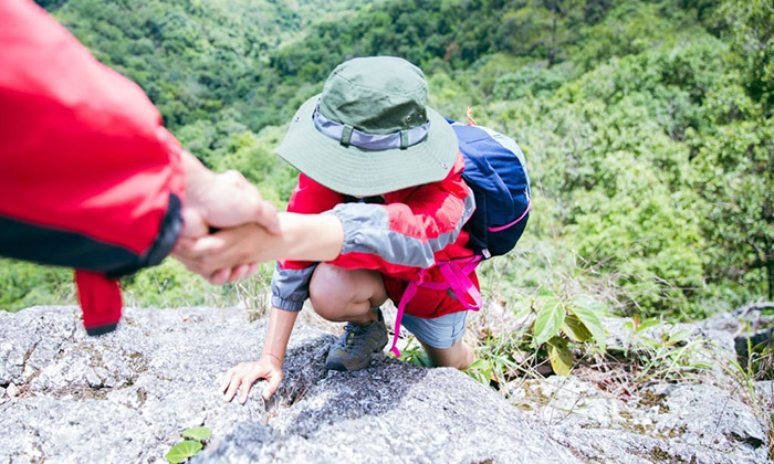 how to become a climbing guide